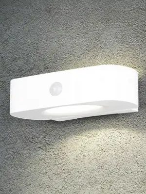 Solární nástěnné světlo Bilbao, bílé, výška 6 cm, senzor, nahoru/dolů Koupit Online