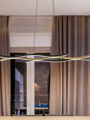 Aktuální Závěsné světlo LED Geronimo, délka 108 cm, černé/dřevěný vzhled