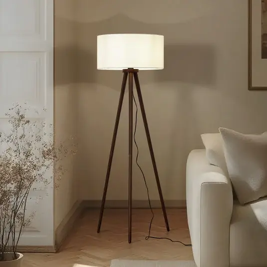 Lindby stojací lampa Charlia, bílá, ořechové dřevo, výška 150 cm Nejlepší Volba