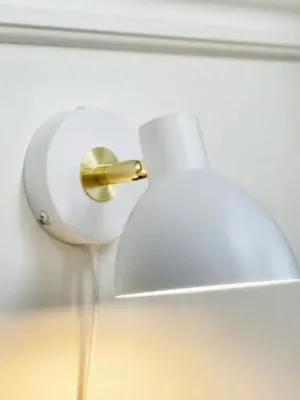 Nástěnné světlo Dyberg Larsen Lilje, bílá, Ø 16 cm, kov Oblíbený