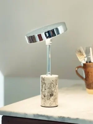 Dyberg Larsen LED stolní lampa na baterie Starlight, chrom/šedá Cenově Výhodný