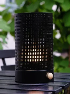 Nakupujte Hned Dyberg Larsen LED stolní lampa na baterie Mesh, černá, výška 20 cm