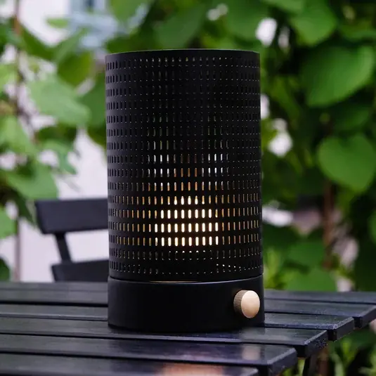 Nakupujte Hned Dyberg Larsen LED stolní lampa na baterie Mesh, černá, výška 20 cm