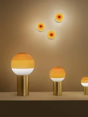 Nízká Cena Stolní lampa MARSET Dipping Light M, jantarová/mosazná