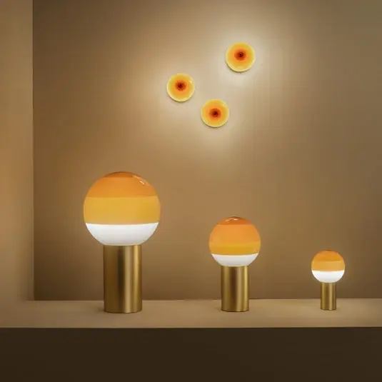 Nízká Cena Stolní lampa MARSET Dipping Light M, jantarová/mosazná