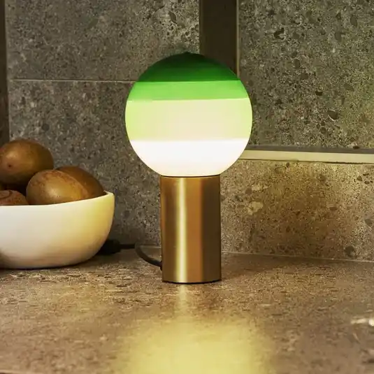 Stolní lampa MARSET Dipping Light M, zelená/mosazná Vysoce Kvalitní