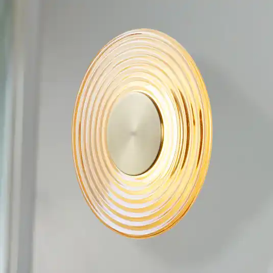 LED nástěnné světlo Cleo, jantarová/mosazná barva, Ø 30 cm, sklo Kup Teď
