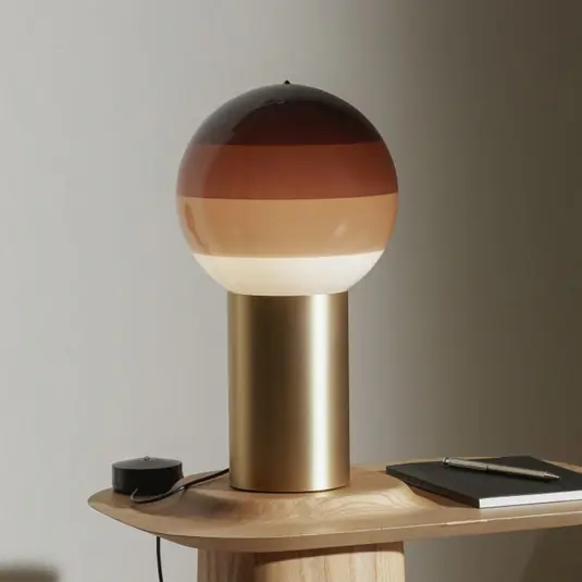 Must-Have Stolní lampa MARSET Dipping Light, výška 22 cm, hnědá/mosazná