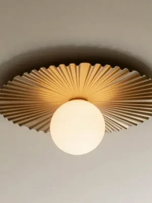 Nuura nástěnné světlo Liila Muuse, Ø 42 cm, IP44, zlatá/opálová Objednat Nyní