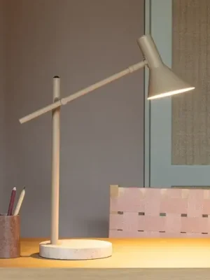 It‘s about RoMi stolní lampa Izmir, písková barva, výška 59 cm Objednat Nyní