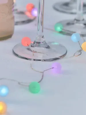 LED světelná řetěz Ally Ball Cluster, barevná, 14 žárovek, baterie Omezená Nabídka