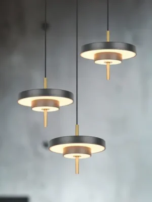 Závěsné světlo LED Keaton, černá/zlatá Ø 45 cm CCT 3-flg. Časově Omezené