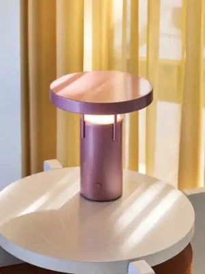 Kup Teď HÜBSCH LED stolní lampa BringMe Mini, růžová metalíza, 20 cm