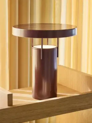 Koupit Online HÜBSCH LED stolní lampa BringMe, vínově červená metalíza, 28 cm