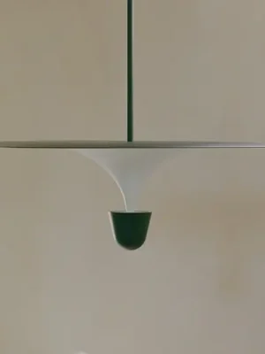 Vysoce Kvalitní New Works LED závěsné světlo Kantarell, Ø 60 cm, černé
