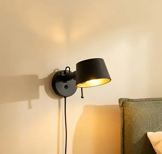 Sleva Lucande nástěnné světlo Silka, 14 cm, černé, flexibilní, zástrčka