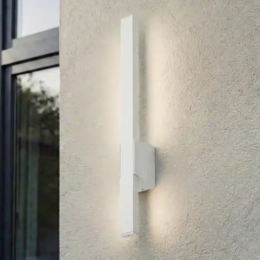 Akční Cena Lindby LED venkovní nástěnné svítidlo Sakari, bílé, hliník, výška 50 cm