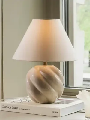 Novinka Globen Lighting stolní lampa DAHLIA, béžová/béžová, výška 31 cm