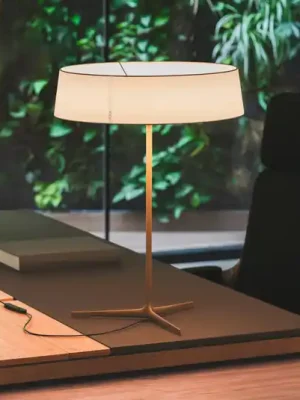 Koupit Online Vibia LED stolní lampa DAMA, béžová, výška 61 cm papír/kov