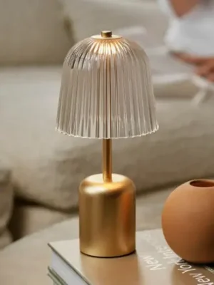 Kup Teď Nuura LED stolní lampa na baterie Asteea, mosazná barva, výška 27 cm