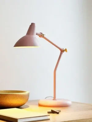 Dyberg Larsen stolní lampa Vela, růžová, výška 45 cm Sezónní Sleva