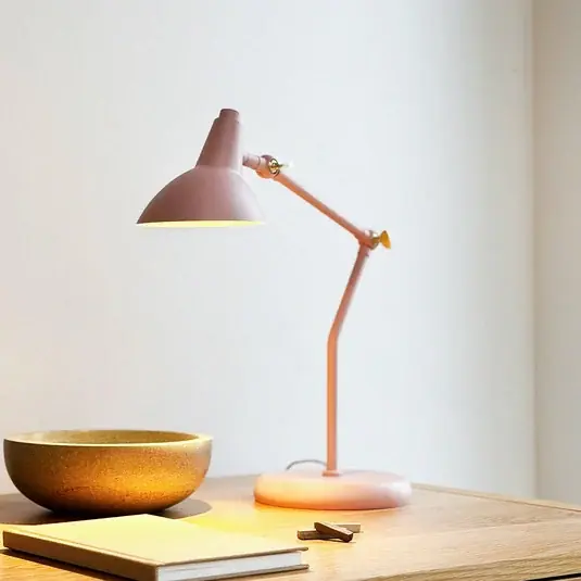 Dyberg Larsen stolní lampa Vela, růžová, výška 45 cm Sezónní Sleva