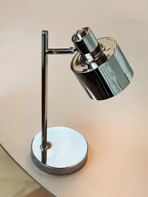 Dyberg Larsen LED stolní lampa na baterie Ocean Mini, chrom Jen Po Omezenou Doba