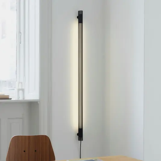 GEJST Nástěnné světlo Radent, černé, výška 135 cm, G13 LED Dokud Zásoby Vydrží