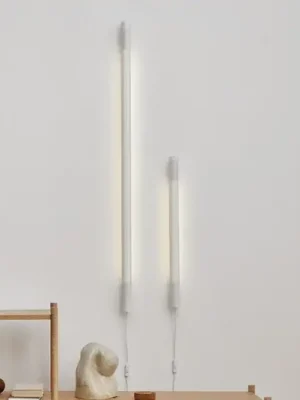 Objednat Nyní GEJST Nástěnné světlo Radent, bílé, výška 135 cm, G13 LED