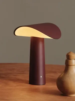Akční Nabídka GEJST LED stolní lampa Lium, vínová, 2 700 K, USB