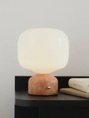 Zlevněný GEJST LED stolní lampa na baterie Meemo, mramor jantarová, sklo, USB