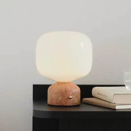 Zlevněný GEJST LED stolní lampa na baterie Meemo, mramor jantarová, sklo, USB