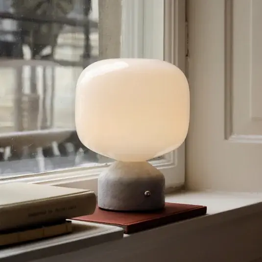 Omezená Nabídka GEJST LED stolní lampa na baterie Meemo, mramorově bílá, sklo, USB
