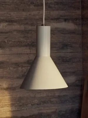 FRANDSEN Závěsné světlo Lyss, béžové, kov, Ø 18 cm, E27 Sleva