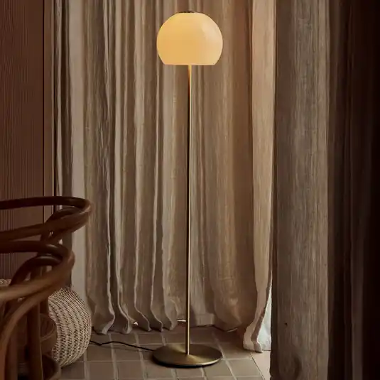 Cenová Bomba FRANDSEN Stojací lampa Ball Glass, pískově šedá, sklo, 130 cm, E27