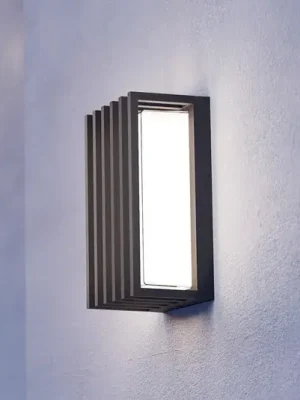 Značkový Venkovní nástěnné svítidlo Genovese, černá, výška 24 cm, senzor