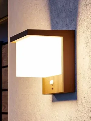 Solární nástěnná lampa LED Frigento v barvě rezavé, výška 15 cm, senzor Akční Nabídka