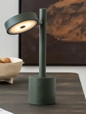 GOOD & MOJO LED stolní lampa Okinawa, zelená, 35 cm, dřevo Zlevněný