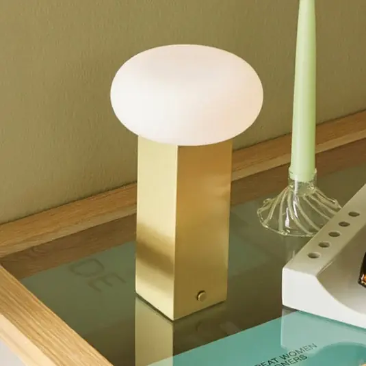 LED stolní lampa na baterie LOW, v barvě mosazi, výška 20 cm, kov Expresní Doručení