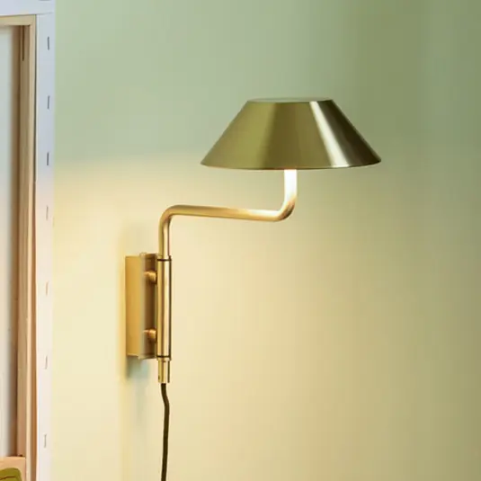 Aktuální LED nástěnné světlo COVER, v barvě mosazi, výsuv 30 cm, kov