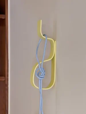 Věšák Nami, žlutý, výška 20 cm, železo Tovární Cena