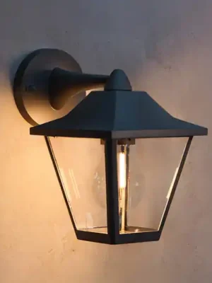 Venkovní nástěnné svítidlo Philips Juli, černé, kovové, IP44, E27 Nejprodávanější