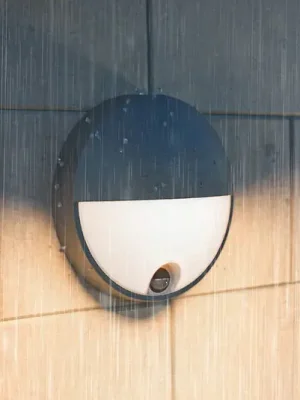Kup Teď Venkovní nástěnné svítidlo Philips Capricorn UE, se senzorem, IP44