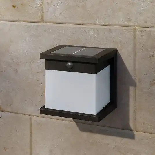 Solární nástěnné svítidlo Philips LED Diara, černé, se senzorem, IP44 Víkendová Akce