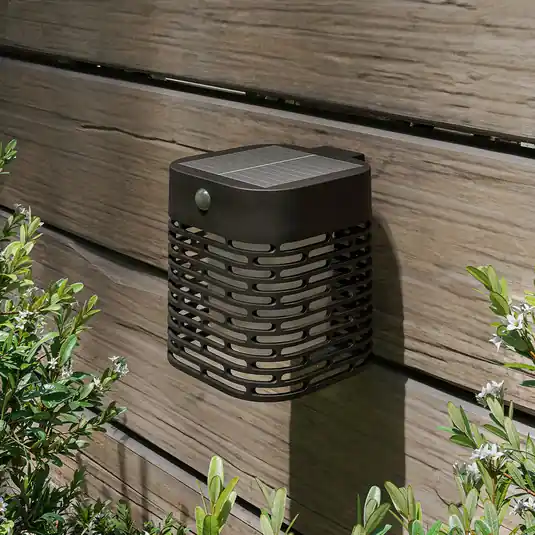 Solární nástěnné svítidlo Philips LED Hara, černé, se senzorem, IP44 Akční Nabídka