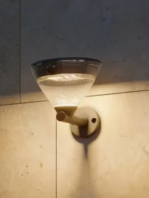 Solární nástěnné svítidlo Philips LED Kyna, černé, se senzorem, IP44 Cenový Hit