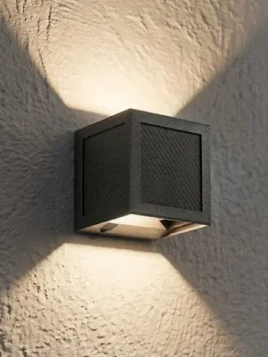 Značkový Solární nástěnné svítidlo PRIOS LED Avvin, černé, ve tvaru kostky, se senzorem