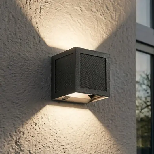 Značkový Solární nástěnné svítidlo PRIOS LED Avvin, černé, ve tvaru kostky, se senzorem