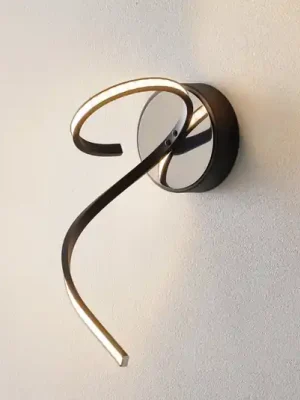 Ověřený Nástěnné LED svítidlo Lungo s moderním designem