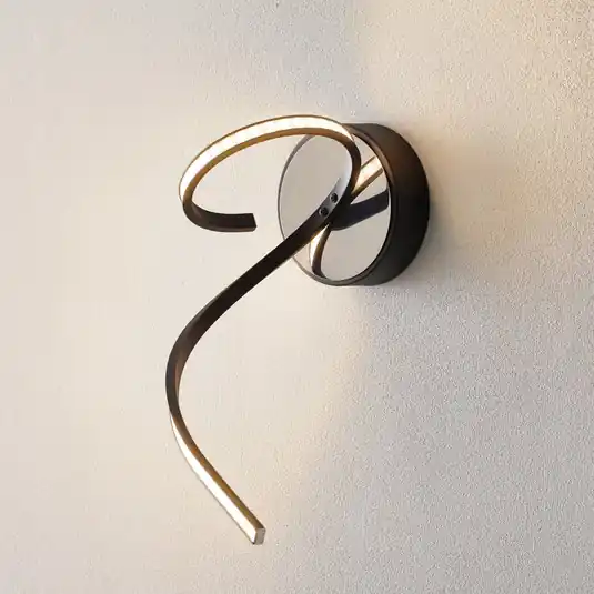 Ověřený Nástěnné LED svítidlo Lungo s moderním designem